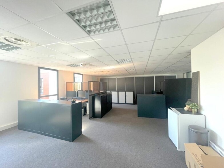 Office in Croissy-sur-Seine to rent - Interior Photo - Image 1 of 9