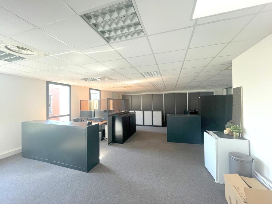 Office in Croissy-sur-Seine to rent Interior Photo- Image 1 of 10