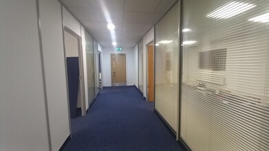 Roydsdale Way, Bradford to rent Interior Photo- Image 1 of 5