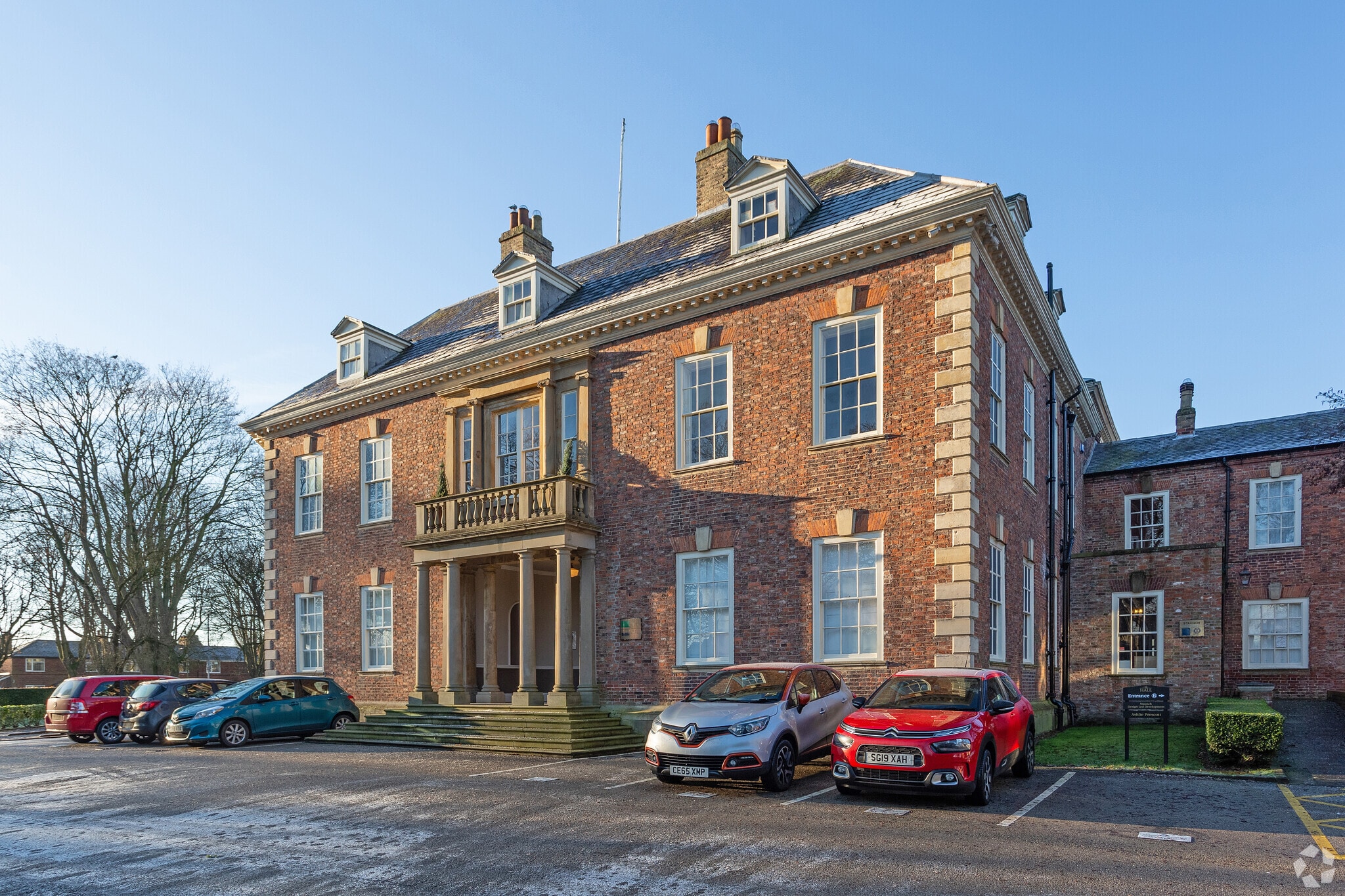 Lairgate, Beverley to rent Building Photo- Image 1 of 7
