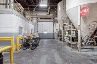 650 Av Lee, Baie-d'Urfé, QC to rent Interior Photo- Image 2 of 16