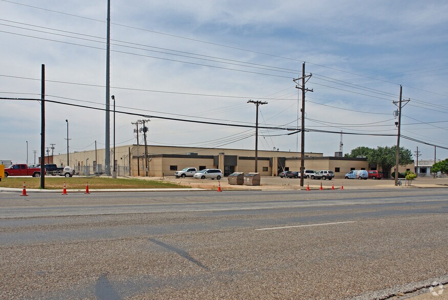 500 E 50th St, Lubbock, TX for rent - Building Photo - Image 3 of 5