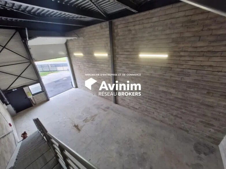 Light Industrial in Tremblay-en-France to rent - Interior Photo - Image 3 of 5