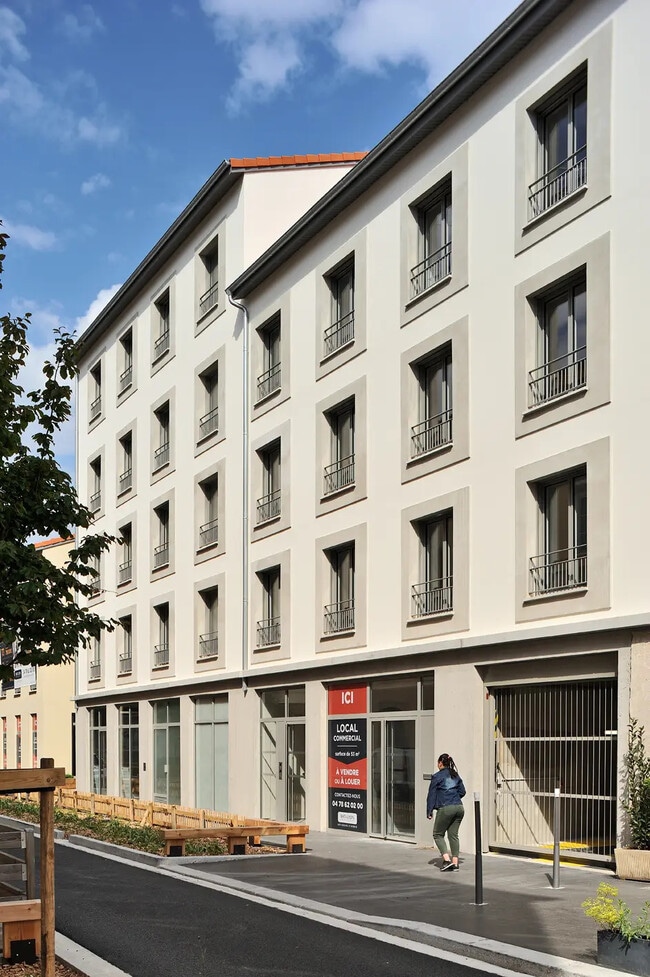 Vente Local d'activités 58 m² à 80 m²
