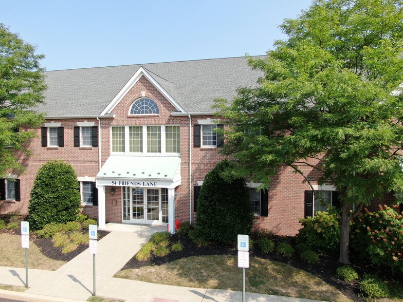 54 Friends Ln, Newtown, PA for rent - Building Photo - Image 3 of 10