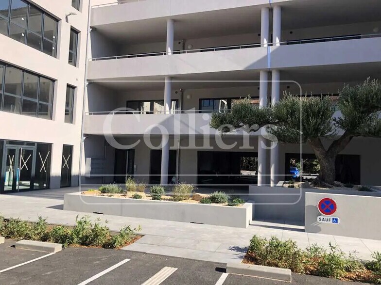 365 Camp De Sarlier, Aubagne to rent - Building Photo - Image 2 of 3