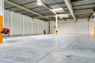 Industrial in Trappes to rent Interior Photo- Image 2 of 5