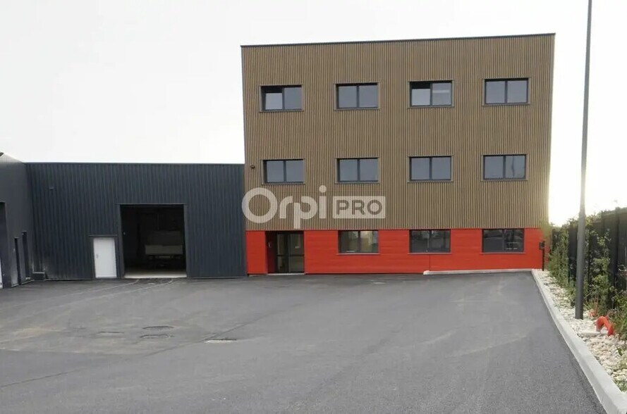 Light Industrial in Saint-Apollinaire to rent - Building Photo - Image 2 of 10