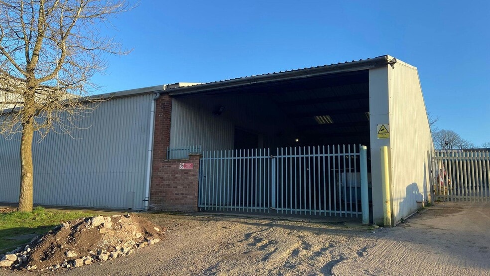 Curriers Clos, Coventry to rent - Building Photo - Image 3 of 16