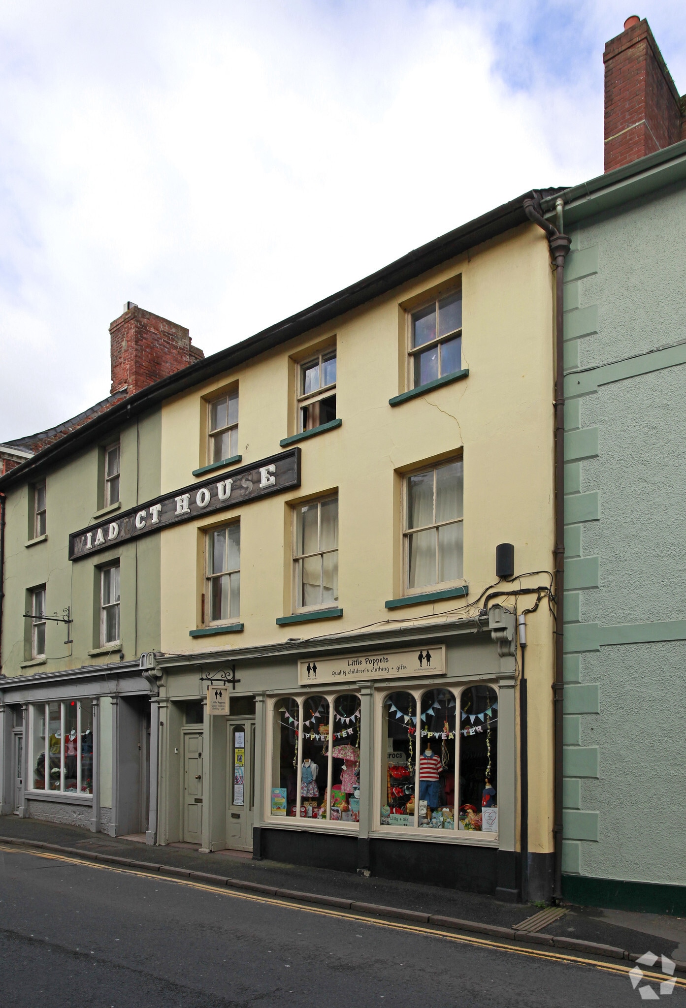 98 The Struet, Brecon for sale Primary Photo- Image 1 of 5