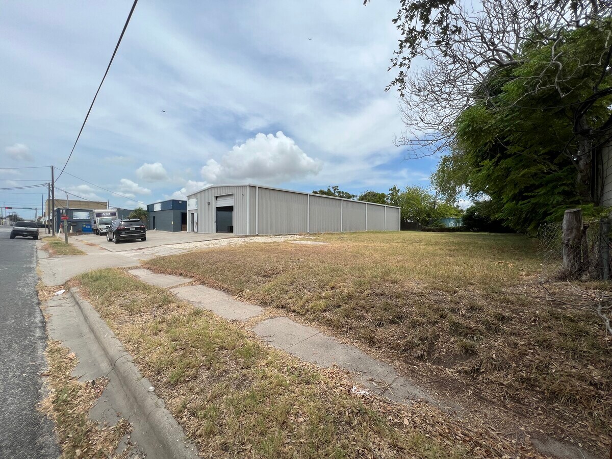 2 Warehouses & Lot in Opportunity Zone Corpus Christi, TX for Sale