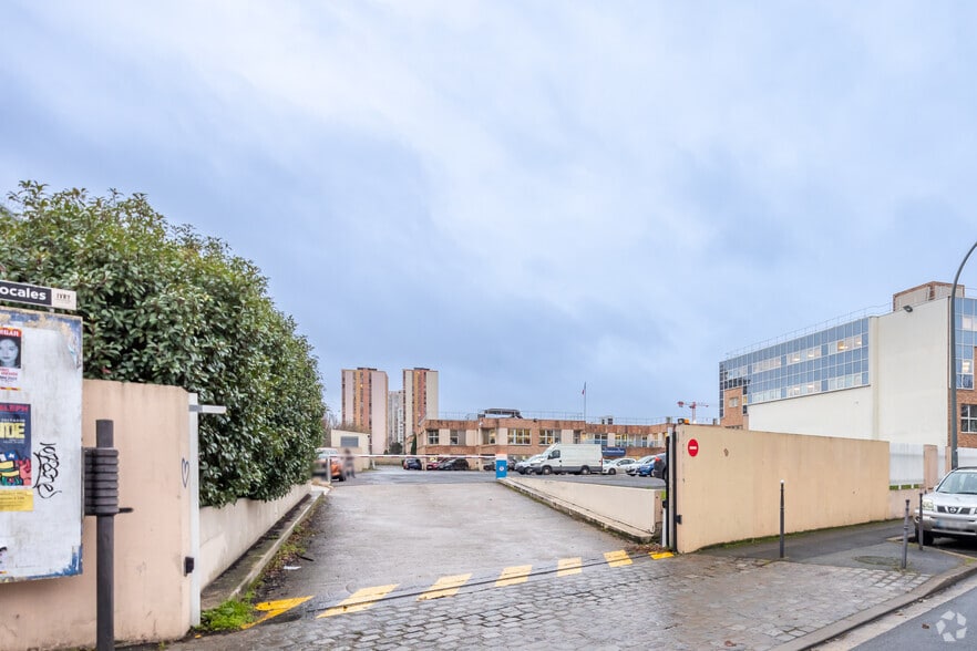 Light Industrial in Ivry-sur-Seine to rent - Building Photo - Image 2 of 2