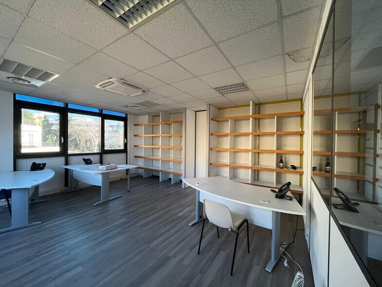 Office in Marseille for sale - Interior Photo - Image 2 of 9