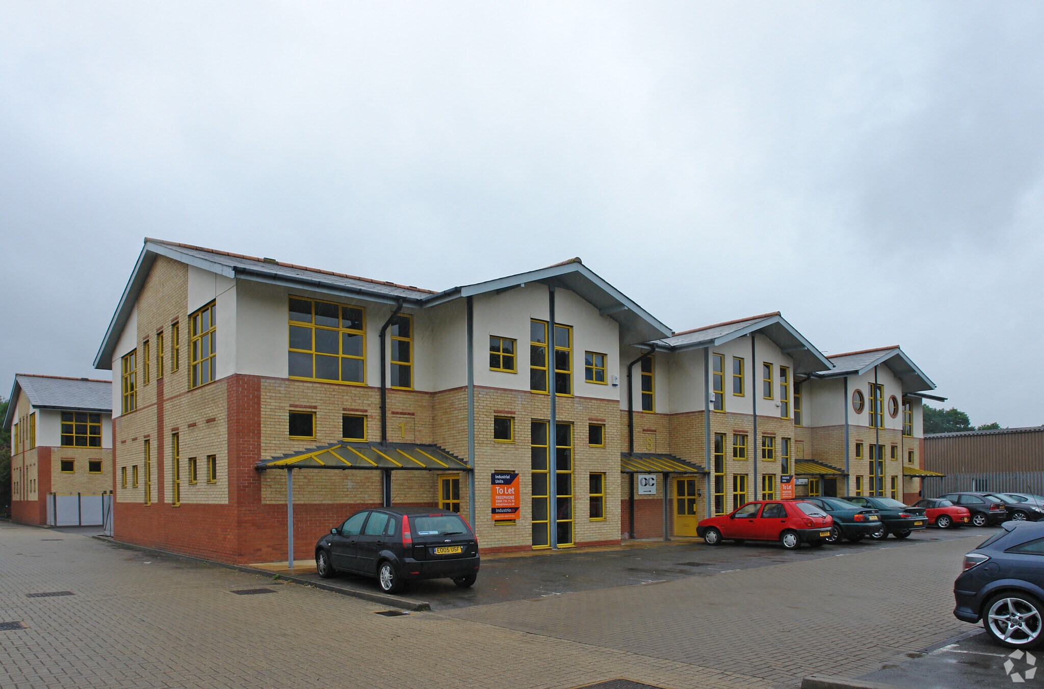 Eelmoor Rd, Farnborough to rent Primary Photo- Image 1 of 7