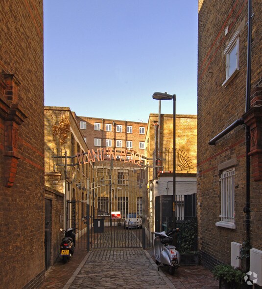 Plantain Pl, London to rent - Building Photo - Image 2 of 11