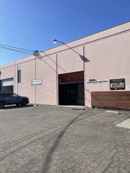 20540 Superior St, Chatsworth, CA for rent - Building Photo - Image 1 of 7