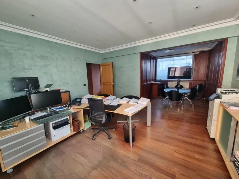 Office in Paris for sale - Interior Photo - Image 3 of 9