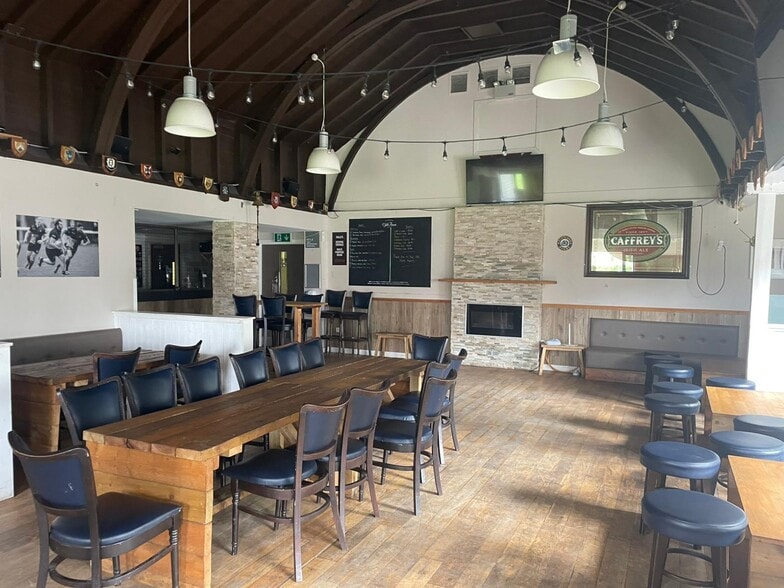 32 Hughenden Rd, Glasgow to rent - Building Photo - Image 2 of 14