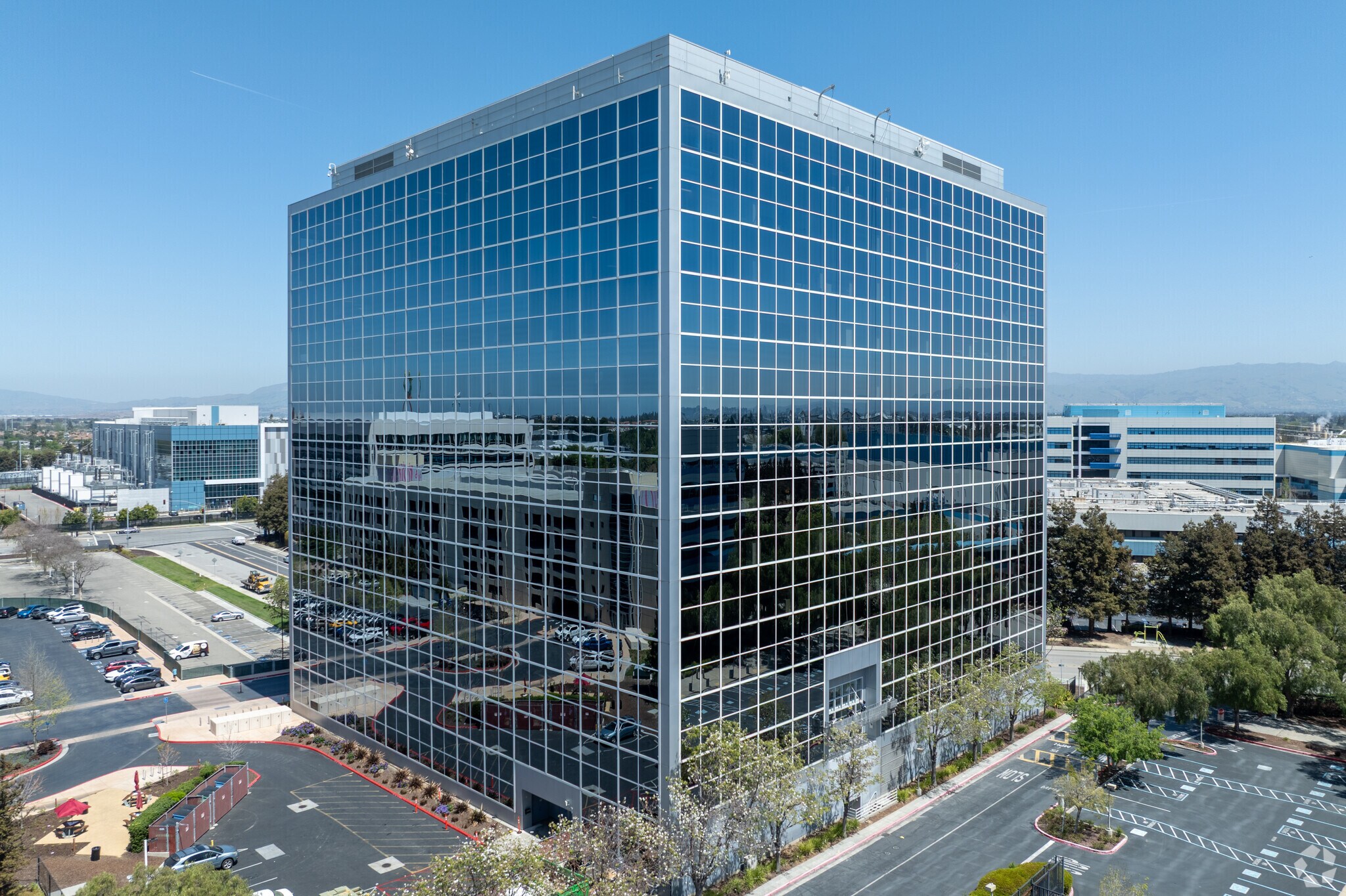 2350 Mission College Blvd, Santa Clara, CA to rent Primary Photo- Image 1 of 28