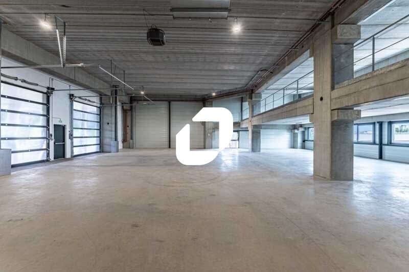 Light Industrial in Colombes to rent - Interior Photo - Image 3 of 10