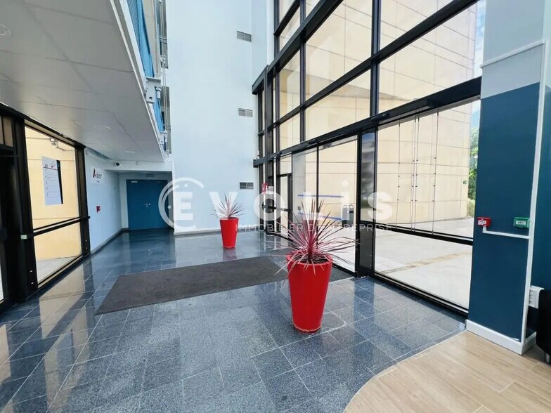Office in Lognes to rent - Lobby - Image 3 of 11