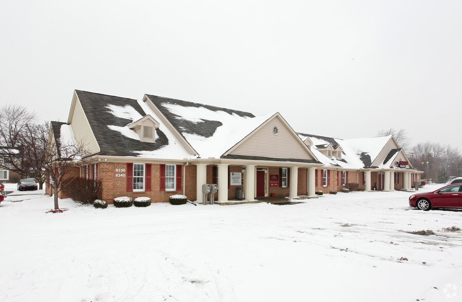 9310-9340 Telegraph Rd, Taylor, MI for rent - Primary Photo - Image 1 of 2