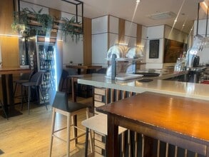 Retail in Madrid, Madrid to rent Interior Photo- Image 2 of 5