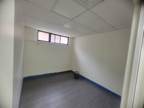 5847 Francis Lewis Blvd, Oakland Gardens, NY to rent Interior Photo- Image 2 of 8