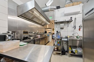 155 Camden High St, London to rent Interior Photo- Image 2 of 4