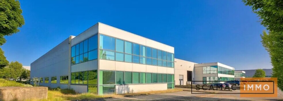 Industrial in Chilly-Mazarin to rent - Building Photo - Image 1 of 2