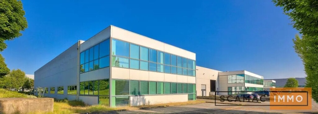 Location Entrepôt 1 332 m² - Photo 1