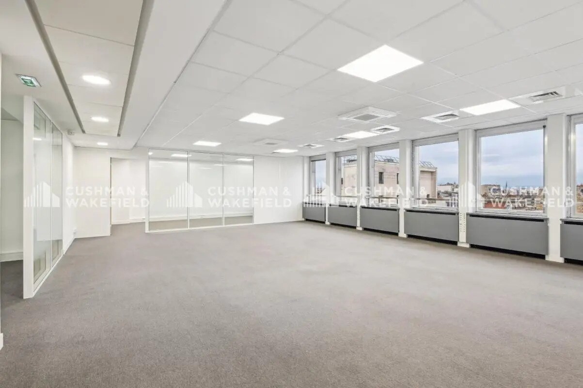 Office in Neuilly-sur-Seine to rent Building Photo- Image 1 of 13