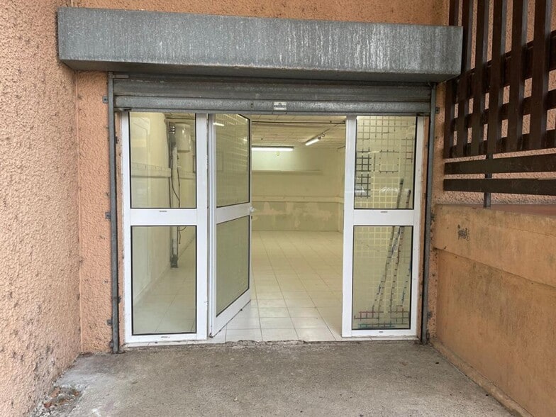 Retail in Saint-Jean for sale - Building Photo - Image 2 of 9