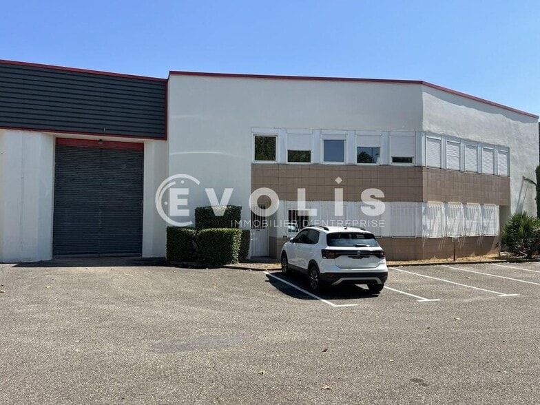 15 Rue Jean Zay, Saint-Priest to rent - Building Photo - Image 1 of 20
