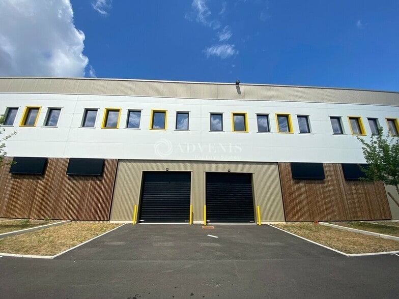 Light Industrial in Fresnes to rent - Building Photo - Image 3 of 11