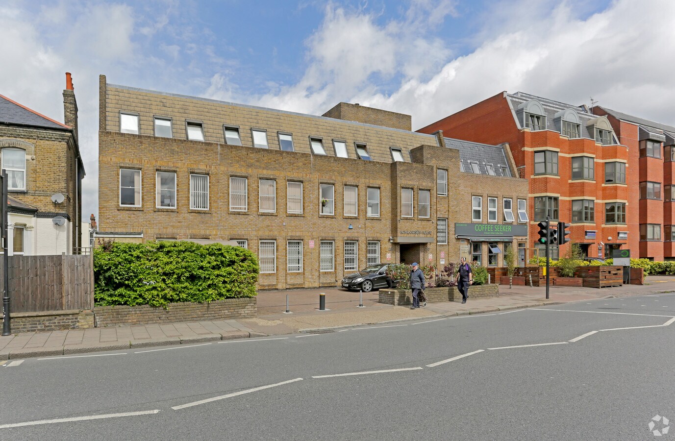 289293 Ballards Ln, London N12 8NP UK