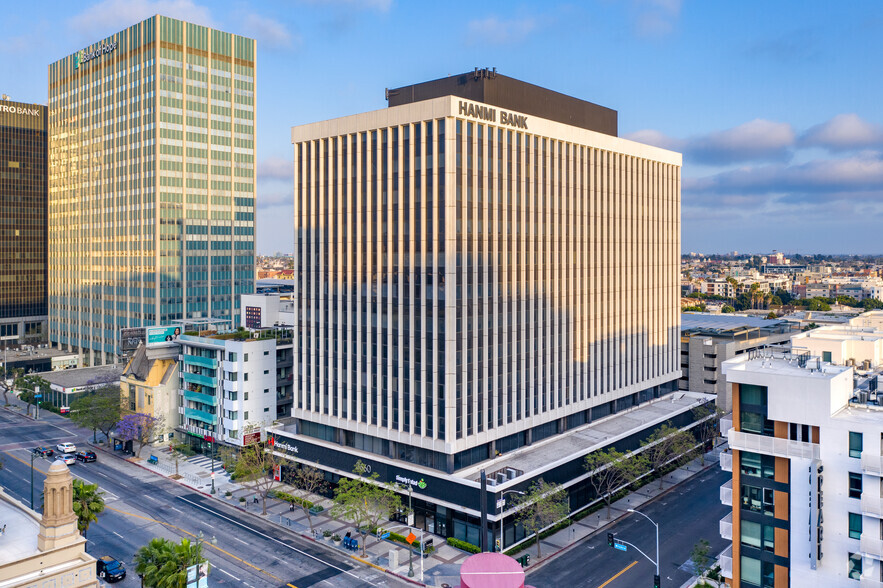 3660 Wilshire Blvd, Los Angeles, CA for rent - Building Photo - Image 1 of 6