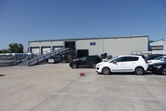 5B Oliver Rd, Grays to rent Building Photo- Image 1 of 4