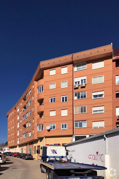 Avenida Miguel de Cervantes, 97, Tarancón, Cuenca to rent - Building Photo - Image 2 of 2