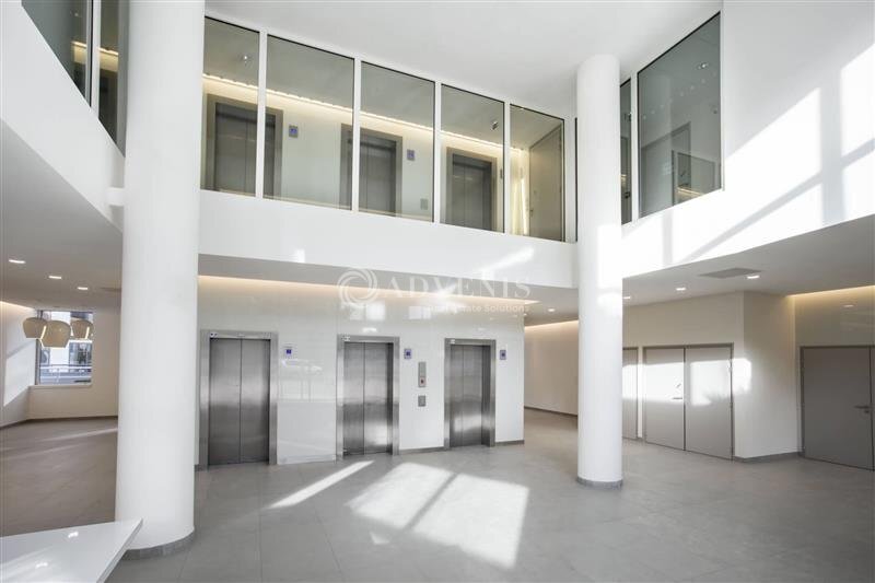 Office in Noisy-le-Grand to rent - Lobby - Image 2 of 12