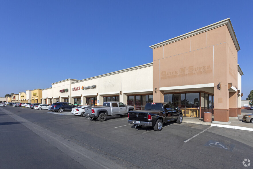 1104-1290 N Lemoore Ave, Lemoore, CA for rent - Building Photo - Image 1 of 4