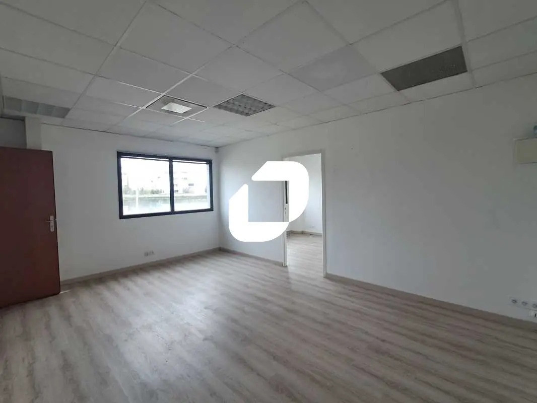 Office in Bordeaux to rent Building Photo- Image 1 of 21