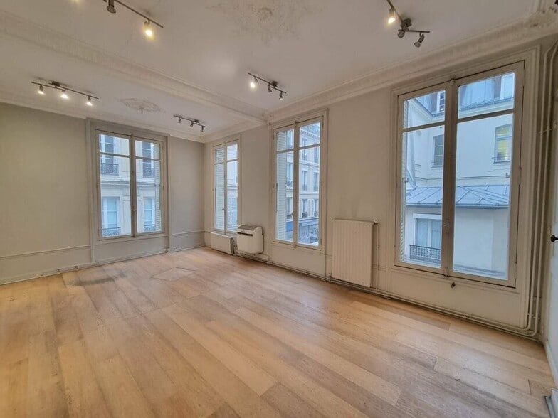 Office in Paris for sale - Interior Photo - Image 2 of 9