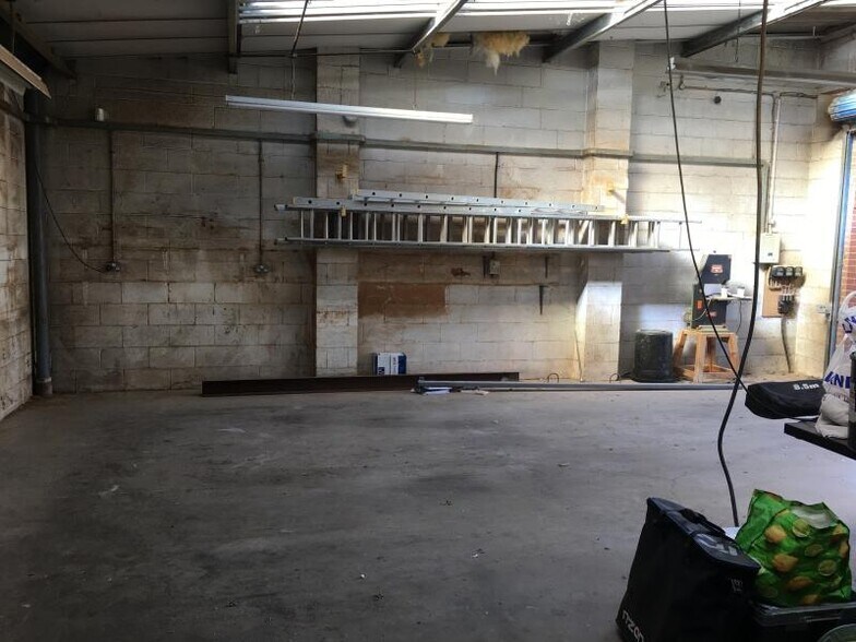 18 Hotchkiss Way, Coventry to rent - Interior Photo - Image 3 of 4