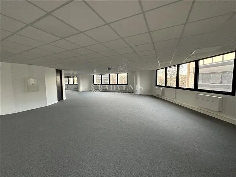Office in Créteil to rent - Interior Photo - Image 2 of 6