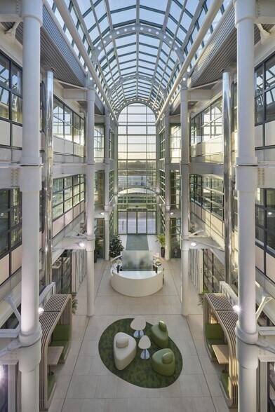 Imperial Way, Reading to rent - Building Photo - Image 3 of 3