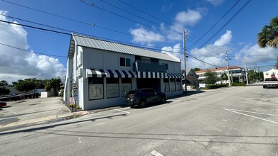 310-312 SE Denver Ave, Stuart, FL for rent Building Photo- Image 1 of 5