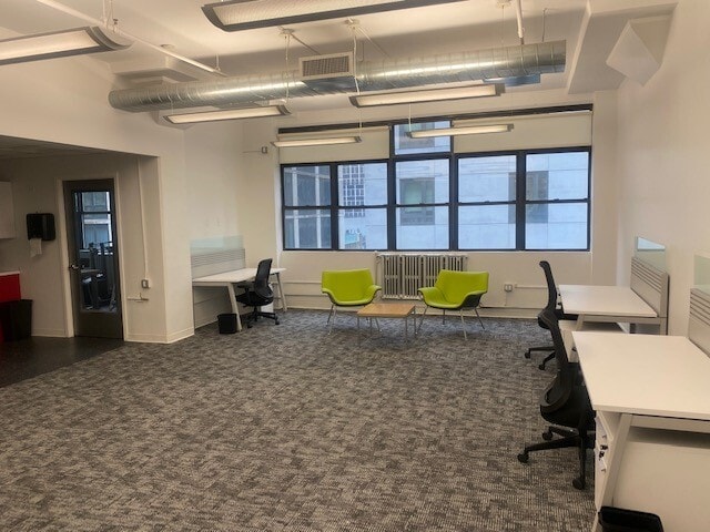 216 E 45th St, New York, NY to rent Interior Photo- Image 1 of 4