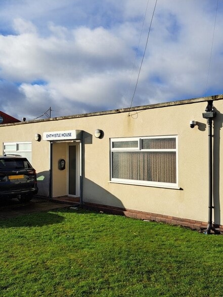 Fields New Rd, Oldham for sale - Building Photo - Image 1 of 1