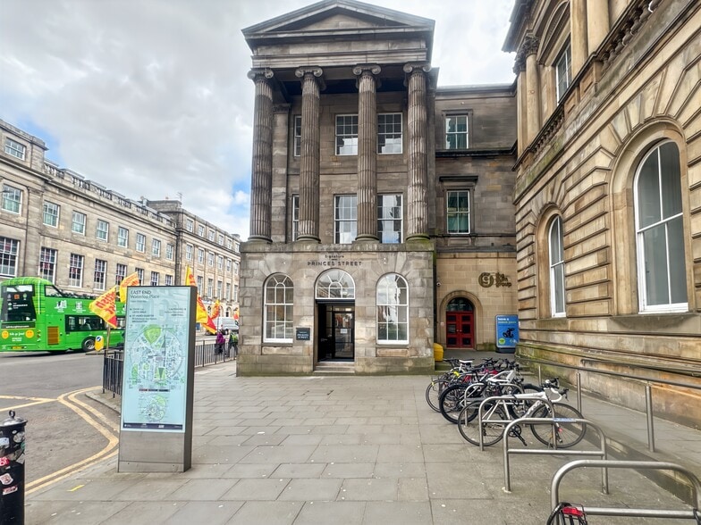 6 Waterloo Pl, Edinburgh to rent - Interior Photo - Image 2 of 11